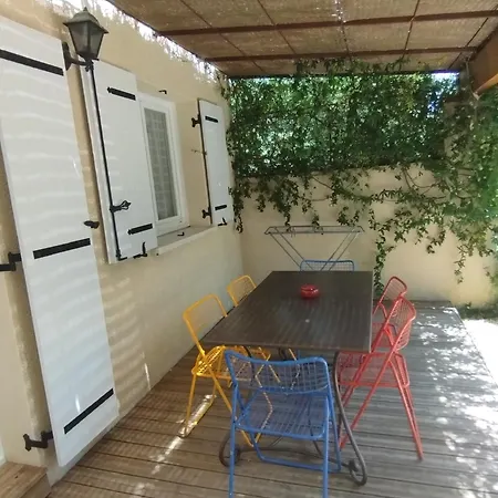 Et Sa Cour Privative Apartment Saint-Julien-de-Peyrolas