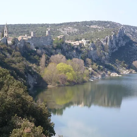 Et Sa Cour Privative Saint-Julien-de-Peyrolas